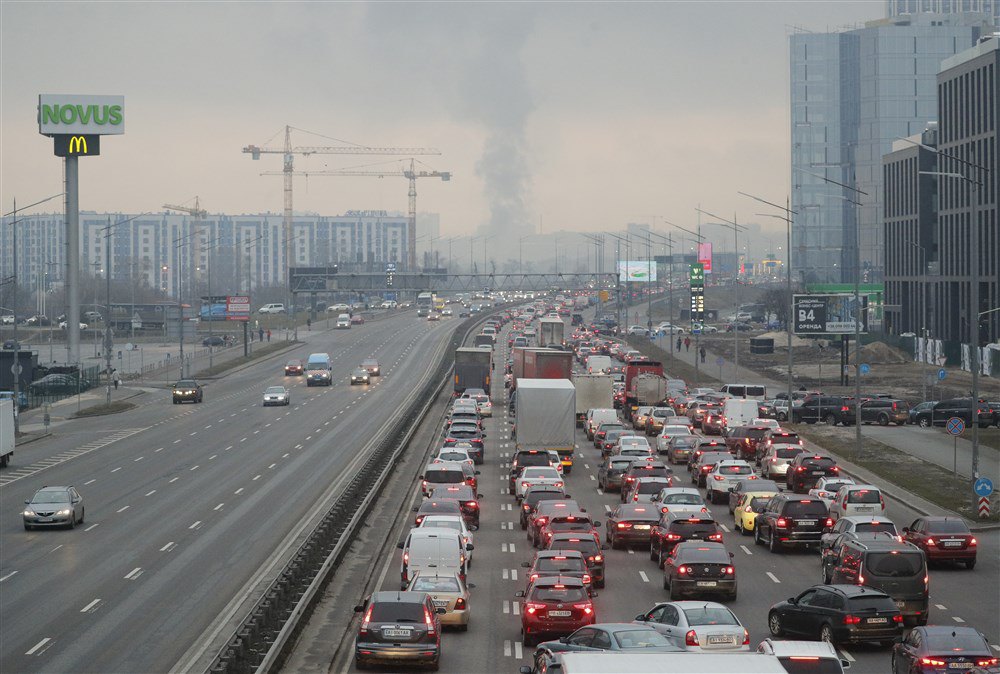 Гігантські корки на дорогах з Києва, 24 лютого 2022.