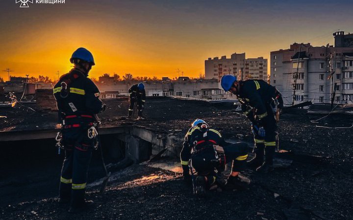 У Київській області уламки російських БпЛА пошкодили будинки, ринок і машини (доповнено)