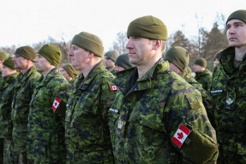 Україна попросила продовжити роботу військових інструкторів з Канади