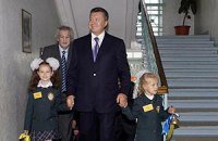 Янукович одобрил увеличение выплат при рождении ребенка