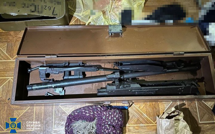 ​СБУ і Нацпол затримали 4 ділків, які намагалися продати "трофейні" зброю і боєприпаси