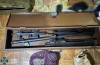 ​СБУ і Нацпол затримали 4 ділків, які намагалися продати "трофейні" зброю і боєприпаси