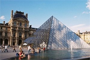 Лувр остался самым популярным музеем в мире