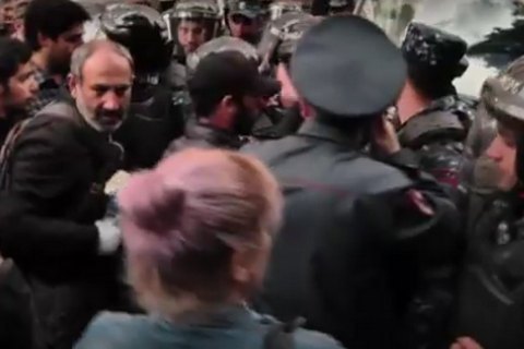 Прихильники опозиції знову вийшли на вулиці Єревана