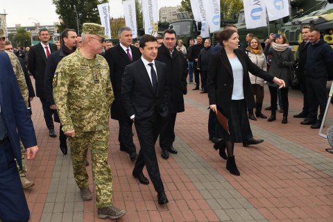 Зеленский посетил военную выставку "Оружие и безопасность 2019" в Киеве