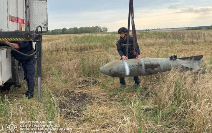 На Харківщині під час сільгоспробіт виявили нездетоновану авіабомбу
