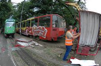 В центре Днепропетровска трамвай сошел с рельс