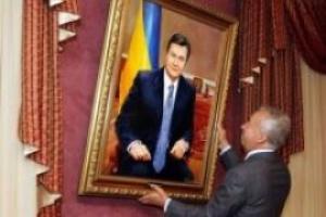 Мэр Донецка подарит Януковичу портрет почти в полный рост