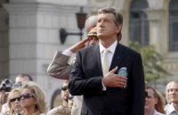 Ющенко на день рождения подарили вино и привезли пирожки из Хоружевки