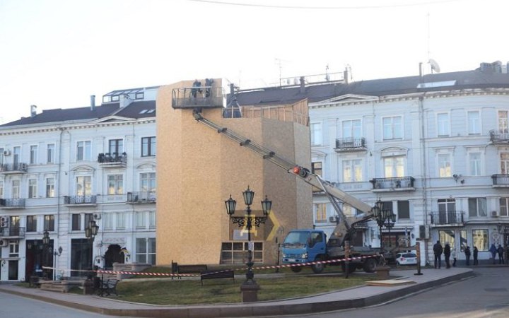 В Одесі розпочали демонтаж пам’ятника Катерині Другій