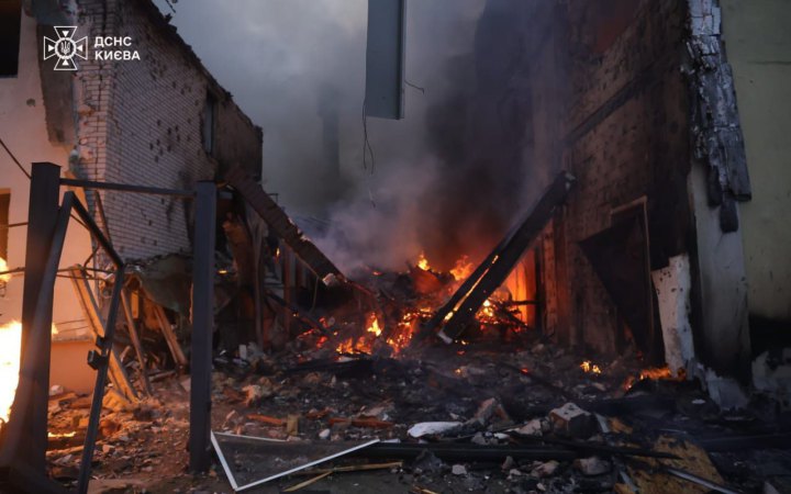 Головне за ніч та ранок суботи, 27 грудня: масована атака на Київ та Київщину, аварійні відключення, майже 260 боєзіткнень