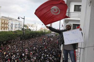 Национальная конституционная ассамблея Туниса приостановила свою работу