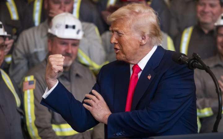 «Я керую країною та світом». Як Дональд Трамп змінює Америку 