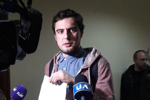 Полиция задержала и отпустила активиста, раздававшего листовки против кандидата Зеленского
