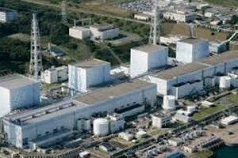 З оплавлених реакторів АЕС "Фукусіма-1" почали витягати паливні стрижні