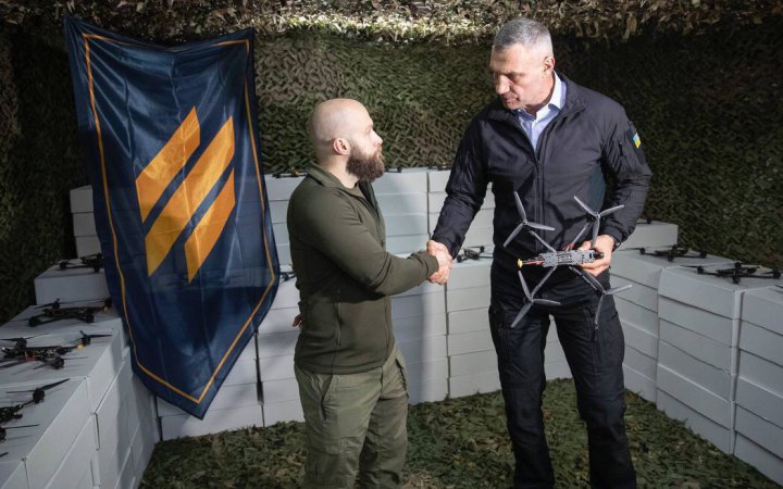 Бійці 3 армійського корпусу отримали ще 3000 FPV-дронів від громади Києва  