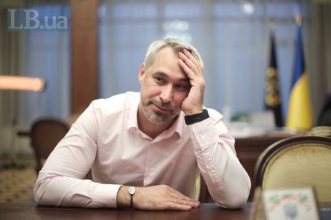 Рябошапка заявив, що йому ніхто не давав вказівок підписувати підозри Порошенкові
