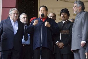 Чавес будет участвовать в президентских выборах в 2012 году 