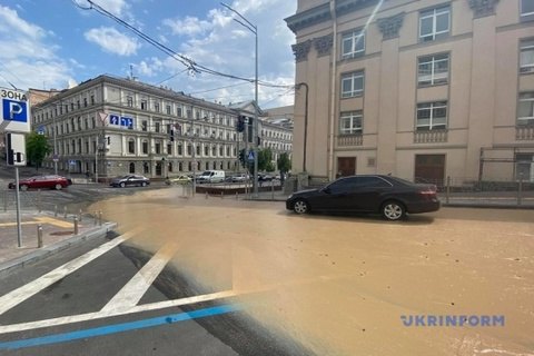 В Киеве залило горячей водой Пушкинскую улицу