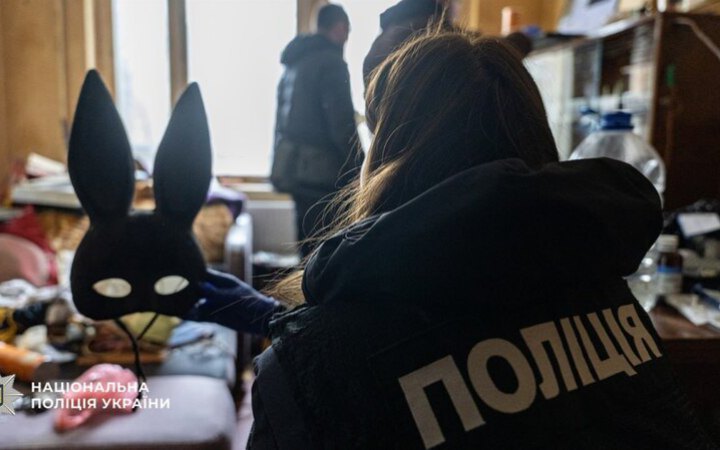 У Києві затримали подружжя за підозрою у виготовленні дитячої порнографії