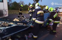 На Кіровоградщині зіштовхнулися мікроавтобус Sprinter та автобус MAN: 6 людей загинули, ще 6 травмовано