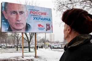 ​В Запорожье появились предвыборные плакаты с изображением Путина 