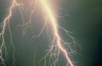 У понеділок синоптики попереджають про грози у західних областях