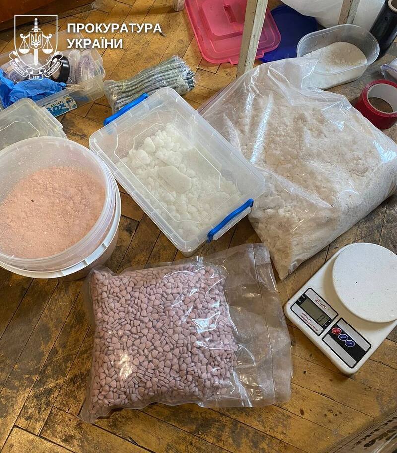 Викрили схему постачання наркотиків через поштові відділення