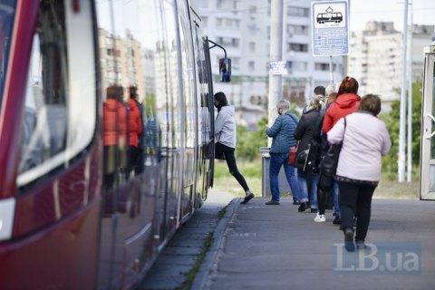 Киев усиливает карантин: проезд в транспорте - только по спецпропускам