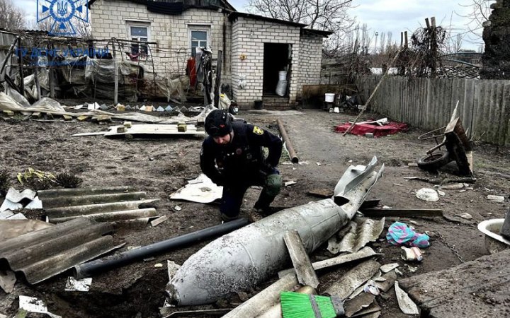 На Харківщині сапери знешкодили ворожу авіабомбу, що впала на територію приватного будинку 