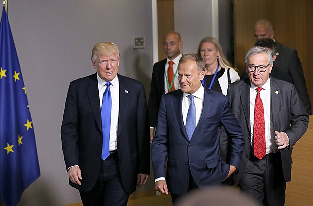  Дональд Трамп, Дональд Туск и Жан-Клод Юнкер во время совместного заявления после встречи на саммите 