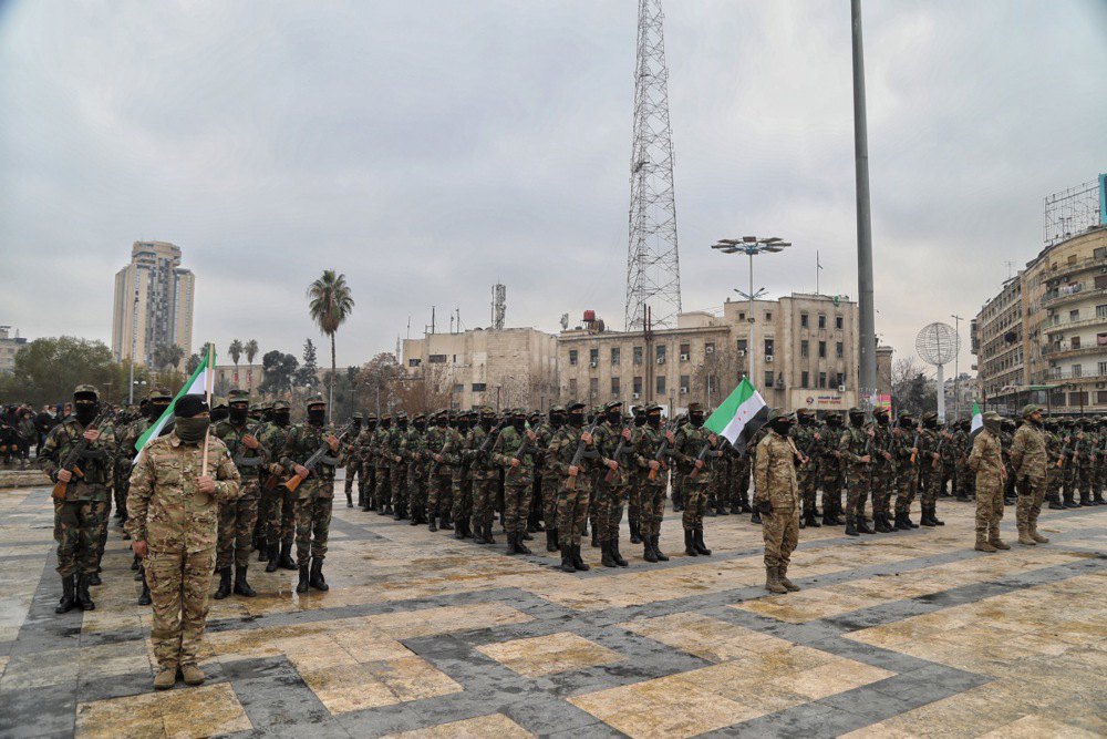 Військовий парад був організований Міністерством оборони Сирії після випуску понад 300 солдатів армії, 12 лютого 2025 року.