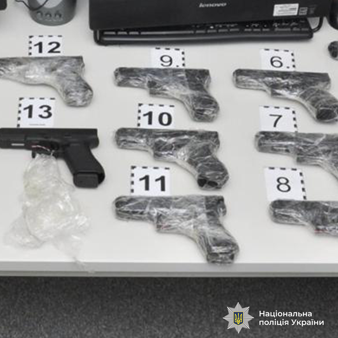 Знайдена під час обшуків зброя