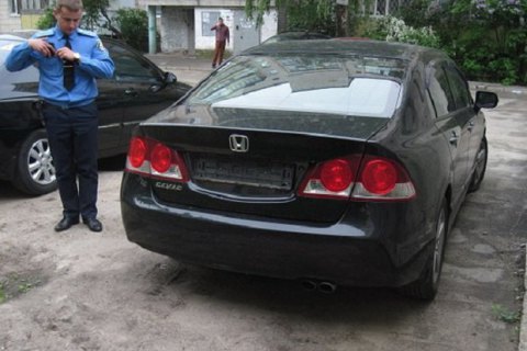 У Києві затримали серійного крадія автомобільних номерів