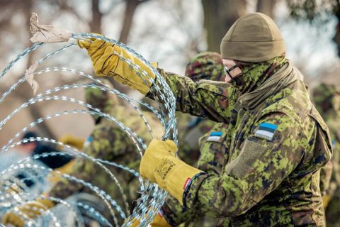 Естонські військові прибули в Польщу охороняти кордон із Білоруссю