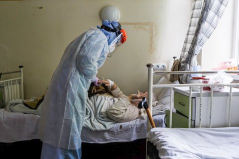 Каждые 15 секунд в мире умирает один пациент с COVID-19 - Reuters