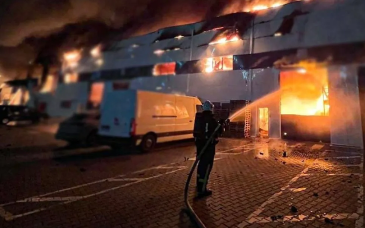 Унаслідок російської атаки у Львові знищено медичний склад благодійного фонду 