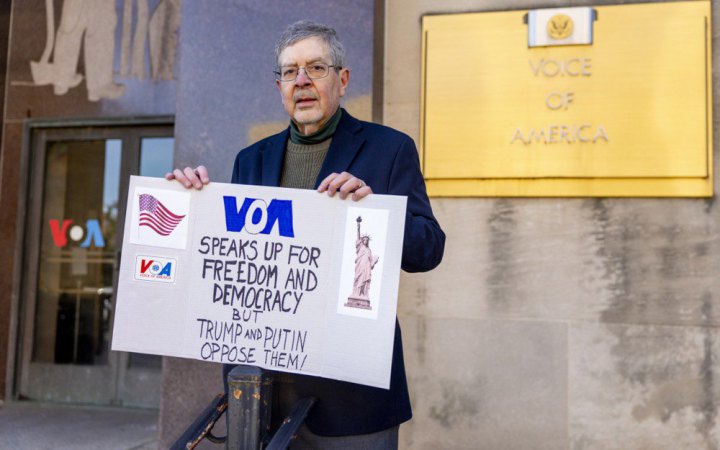 У США суд наказав зупинити спроби Трампа ліквідувати “Голос Америки”