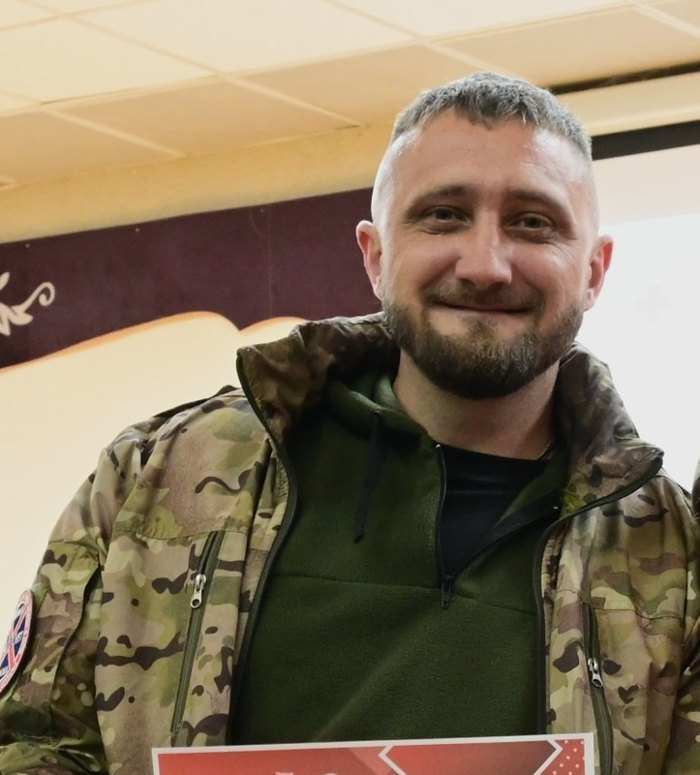 Олексій Луценко, завідувач ВПК «Спадкоємці перемоги».&nbsp;<i>Жовтень 2025 року, окупований Крим</i>.