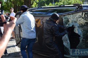 Активістів, які напали на посольство Росії, затримали, - МЗС
