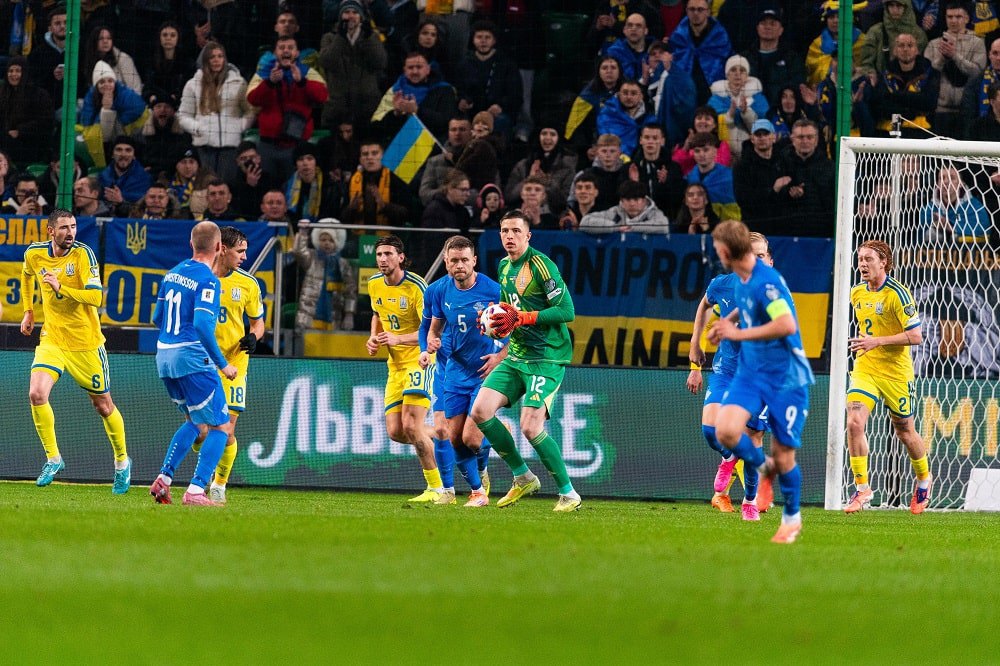 Анатолій Трубін зафіксував м'яч у руках