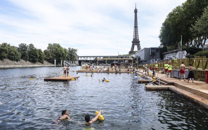 Париж вперше з 1923 року відкрив Сену для громадського купання