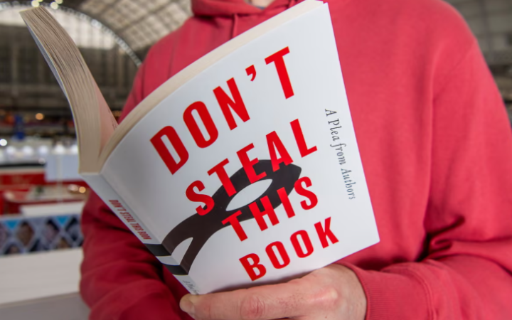 Тисячі авторів опублікували «порожню» книгу на знак протесту проти використання їхніх робіт штучним інтелектом