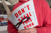 Тисячі авторів опублікували «порожню» книгу на знак протесту проти використання їхніх робіт штучним інтелектом