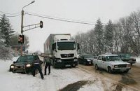 Из-за непогоды заблокировано движение в 123 населенных пункта Украины