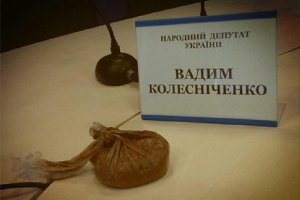 В Колесниченко бросили экскрементами