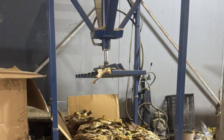 На Буковині викрили підпільне виробництво тютюну