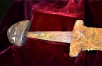 Рыбак вытащил из Днепра тысячелетний меч
