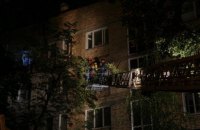 В Киеве в результате пожара в пятиэтажке погибла женщина
