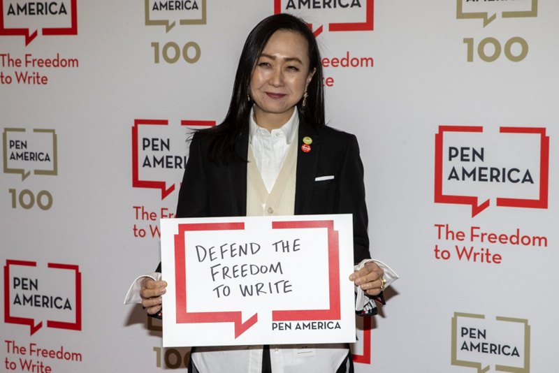 Американська письменниця Мін Джин Лі на червоній доріжці PEN America в Нью-Йорку, 18 травня 2023 р